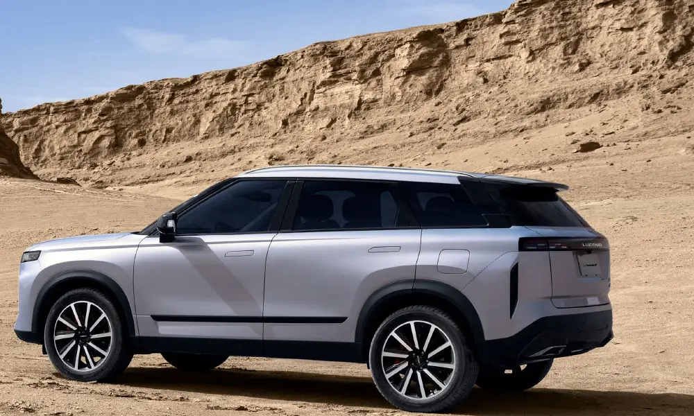 لوکانو L7 PHEV در بیابان